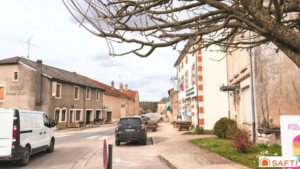 Fonds de commerce d'un restaurant réputé, bar, idéalement situé en face de monuments historiques classés