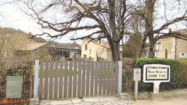 Fonds de commerce d'un restaurant réputé, bar, idéalement situé en face de monuments historiques classés