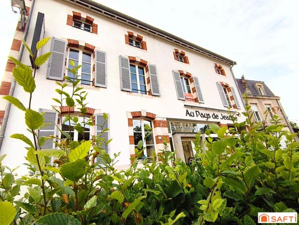 Fonds de commerce d'un restaurant réputé, bar, idéalement situé en face de monuments historiques classés