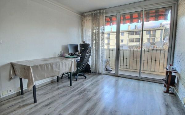 Appartement à vendre    3 pièces • 49 m2 Marseille 10