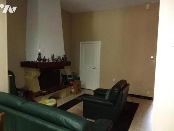 VALENCIENNES SECTEUR MUSEE - MAISON DE VILLE MITOYENNE AVEC GARAGE ET JARDIN 