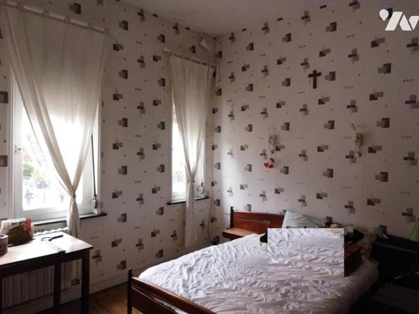 VALENCIENNES SECTEUR MUSEE - MAISON DE VILLE MITOYENNE AVEC GARAGE ET JARDIN 