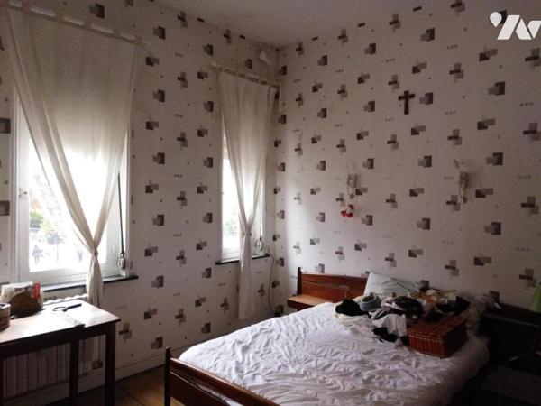 VALENCIENNES SECTEUR MUSEE - MAISON DE VILLE MITOYENNE AVEC GARAGE ET JARDIN 