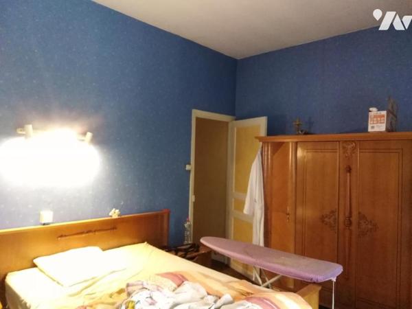 VALENCIENNES SECTEUR MUSEE - MAISON DE VILLE MITOYENNE AVEC GARAGE ET JARDIN 