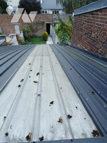 VALENCIENNES SECTEUR MUSEE - MAISON DE VILLE MITOYENNE AVEC GARAGE ET JARDIN 