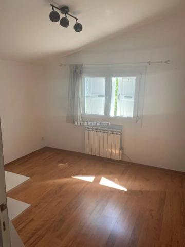 Location                                                      Maison
                        
                     6 pièces                      97 m2                     à Aiglun