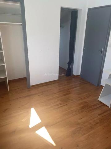 Location                                                      Maison
                        
                     6 pièces                      97 m2                     à Aiglun