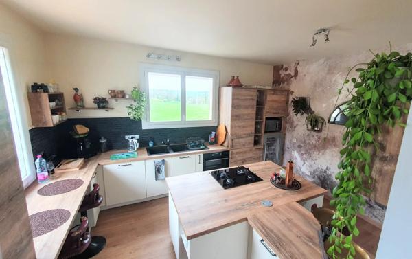 Maison lumineuse avec piscine et terrain d’1 hectare proche Bergerac