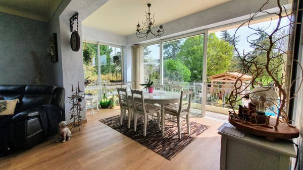 Maison lumineuse avec piscine et terrain d’1 hectare proche Bergerac