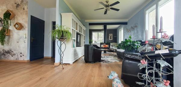 Maison lumineuse avec piscine et terrain d’1 hectare proche Bergerac