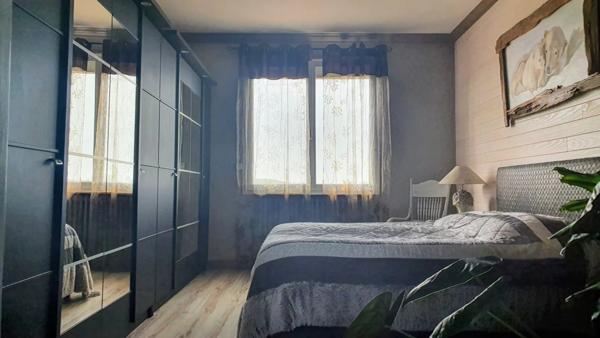 Maison lumineuse avec piscine et terrain d’1 hectare proche Bergerac