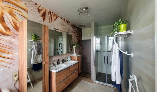 Maison lumineuse avec piscine et terrain d’1 hectare proche Bergerac