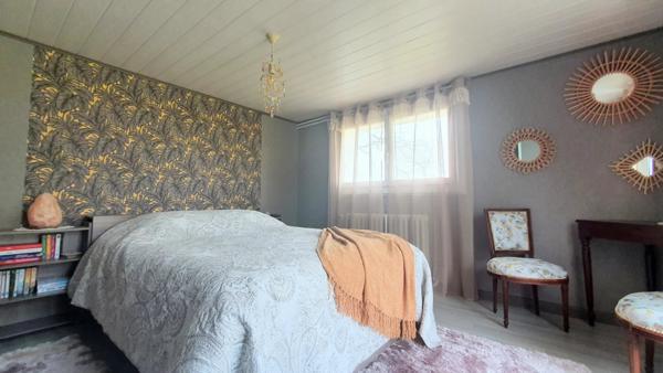 Maison lumineuse avec piscine et terrain d’1 hectare proche Bergerac