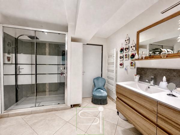 Appartement 6 pièce(s) 3 chambre(s) 193 m²