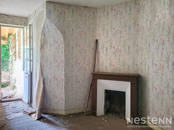 A Vendre Ensemble immobilier en pierre à rénover de 182 m² avec garage de 88 m²