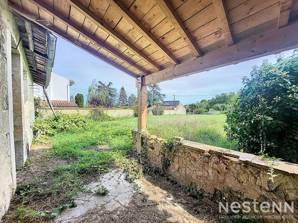 A Vendre Ensemble immobilier en pierre à rénover de 182 m² avec garage de 88 m²