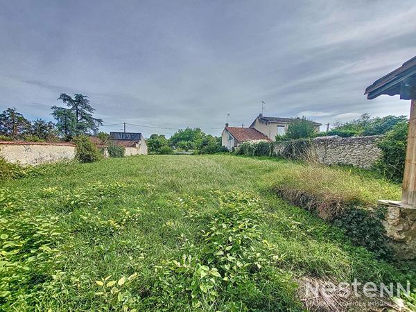 A Vendre Ensemble immobilier en pierre à rénover de 182 m² avec garage de 88 m²