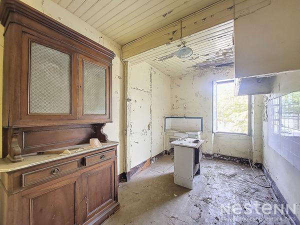 A Vendre Ensemble immobilier en pierre à rénover de 182 m² avec garage de 88 m²