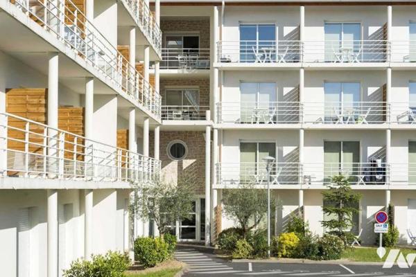 POUR INVESTISSEMENT - RESIDENCE CAPWEST MAUBREUIL CARQUEFOU - STUDIO LOUÉ MEUBLÉ