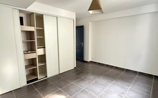 Appartement à louer    3 pièces • 88 m2 Borgo