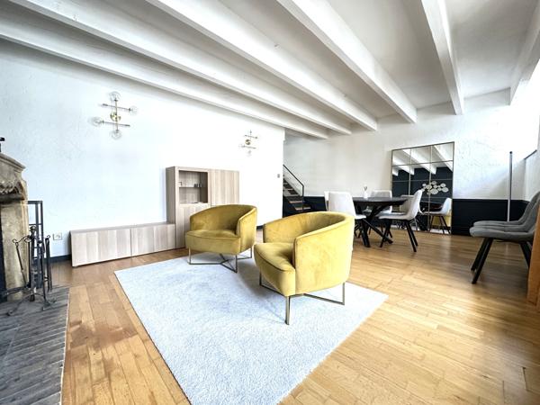 Appartement de caractère en triplex de 165 m2 au sol, avec dépendance et garage individuel