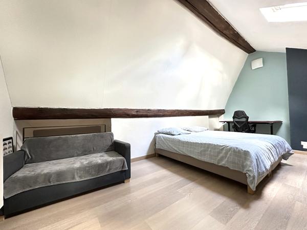 Appartement de caractère en triplex de 165 m2 au sol, avec dépendance et garage individuel