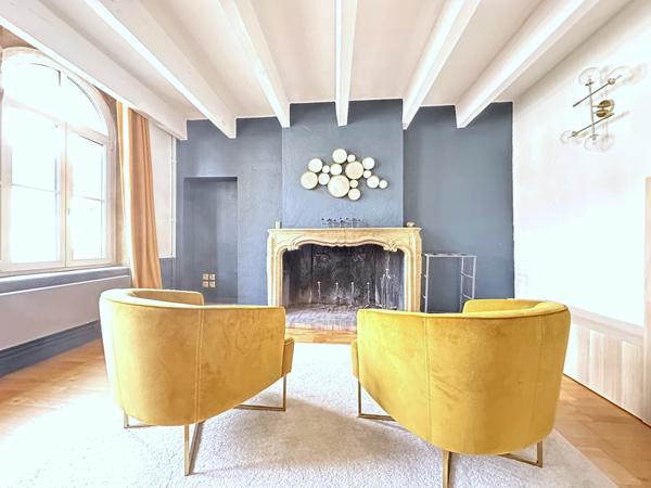 Appartement de caractère en triplex de 165 m2 au sol, avec dépendance et garage individuel