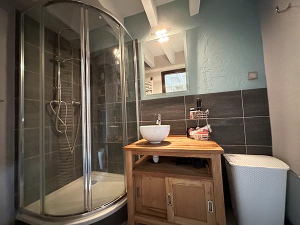 Appartement de caractère en triplex de 165 m2 au sol, avec dépendance et garage individuel