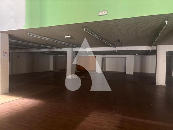 Local commercial 700 m2