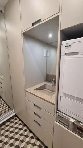 Studio rénové avec parking et cave _ Calme, proche métro _ Malakoff