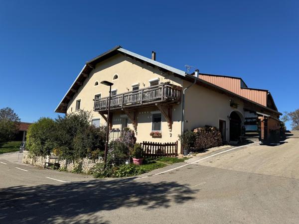 MAISON avec trois appartements - vue dégagée - sauna-spa