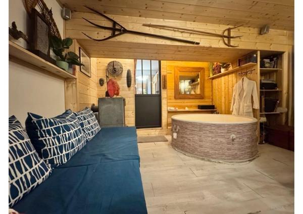 MAISON avec trois appartements - vue dégagée - sauna-spa