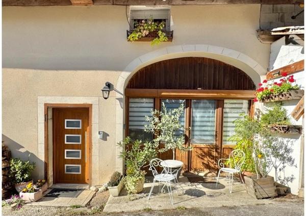 MAISON avec trois appartements - vue dégagée - sauna-spa