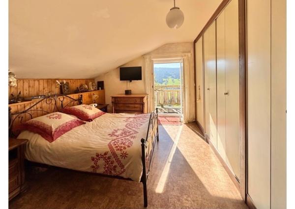 MAISON avec trois appartements - vue dégagée - sauna-spa