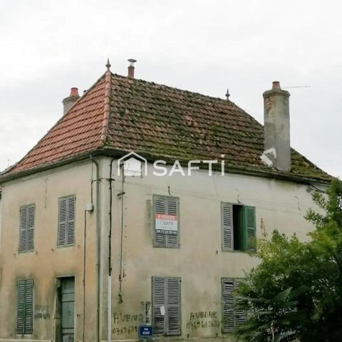Maison de village avec cave sur 3 niveaux - 132 m2 à rénover entièrement