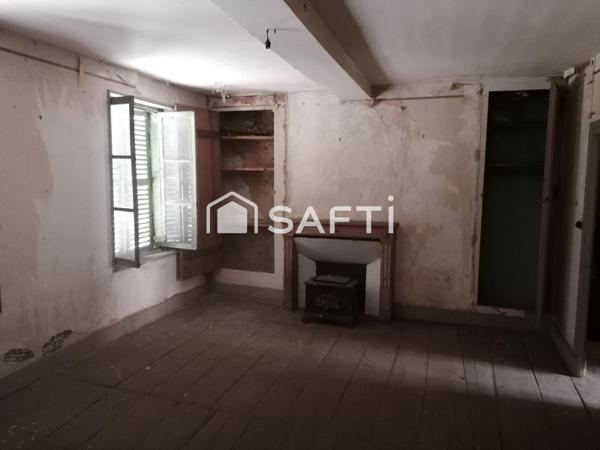 Maison de village avec cave sur 3 niveaux - 132 m2 à rénover entièrement