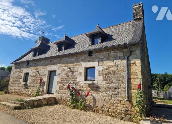Beaucoup de charme pour cette maison en pierres à Vendre au Nord  de Kerfeunteun. D'une surface...