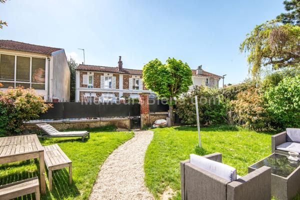 Exclusivité! RARE! Maison de charme avec possibilité d'extension.