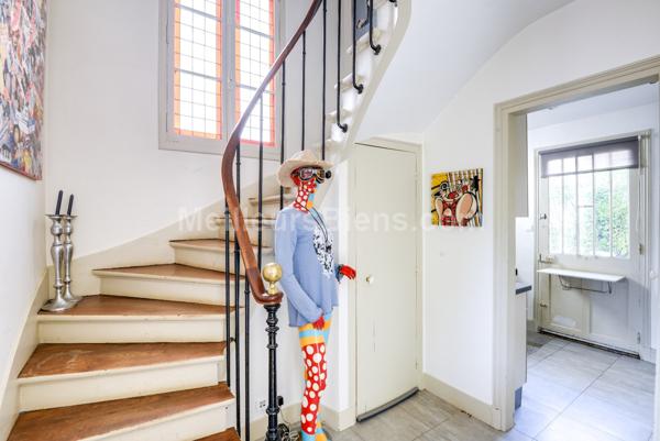 Exclusivité! RARE! Maison de charme avec possibilité d'extension.