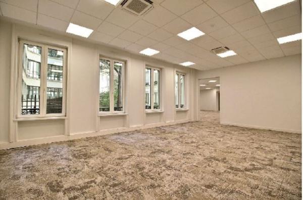 Bureaux à louer à PARIS 75008