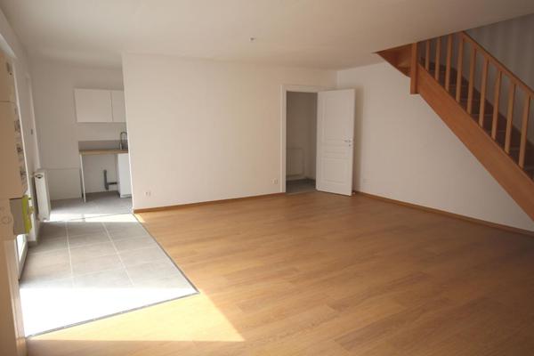 A LOUER : T3 à SECLIN • Place du Général de Gaulle - seclin • 885 € CC • Réf. 00476-001
