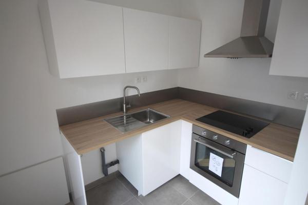 A LOUER : T3 à SECLIN • Place du Général de Gaulle - seclin • 885 € CC • Réf. 00476-001
