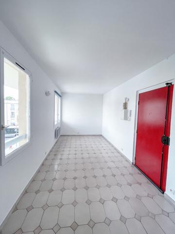 A louer à LONGJUMEAU un studio avec cave et place de parking