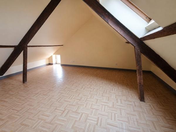 Maison divisée en deux appartements - spécial investisseurs