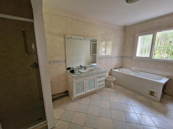 Gujan Mestras, quartier Chante Cigale ! Maison 8 pièces de 140 m2, double garage, et parcelle de 880 m2 !