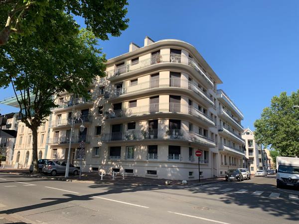 ARCACHON COEUR DE VILLE ! Appartement T3 de 64 m2 avec cave & parking.