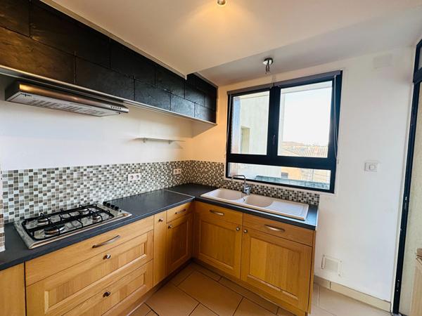 APPARTEMENT CLIMATISE AVEC 2 CHAMBRES CAVE ET TERRASSE