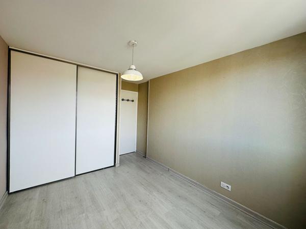 APPARTEMENT CLIMATISE AVEC 2 CHAMBRES CAVE ET TERRASSE