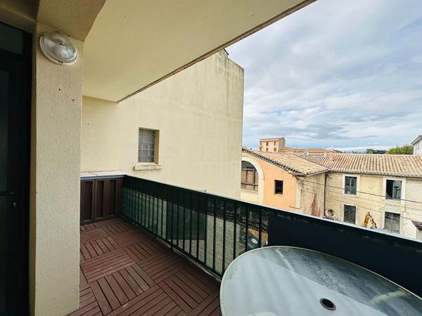 APPARTEMENT CLIMATISE AVEC 2 CHAMBRES CAVE ET TERRASSE