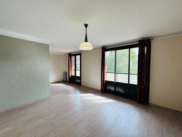 APPARTEMENT CLIMATISE AVEC 2 CHAMBRES CAVE ET TERRASSE